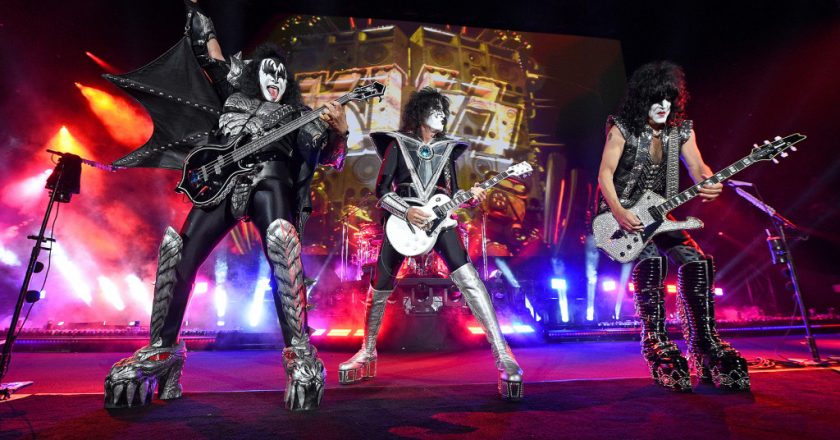 Gene Simmons tests positive for COVID-19, Kiss tour postponed – New York Post