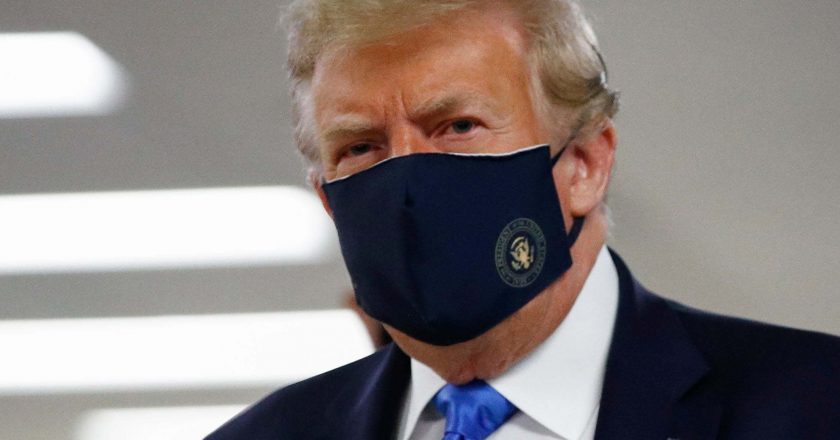 Trump news – live: President says ‘shouldn’t be hard’ for Kanye West to siphon votes from Biden and wears mask in public for first time as coronavirus cases surge – The Independent