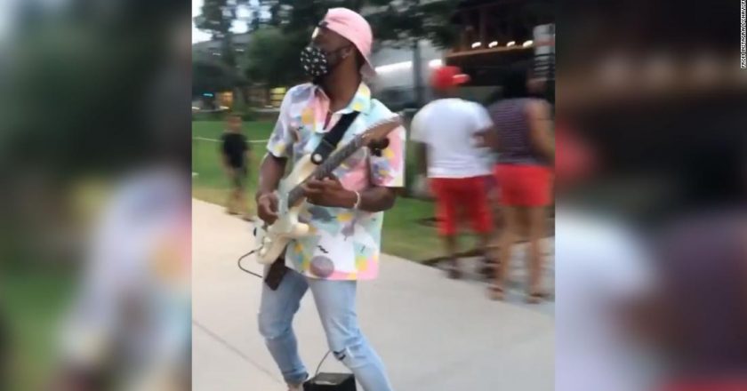 This guitar-playing skateboarder is warming hearts in pandemic-stricken Atlanta – CNN