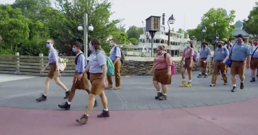 Disney World Closes Mask Loophole, Bans Eating And Drinking While Walking – Deadline