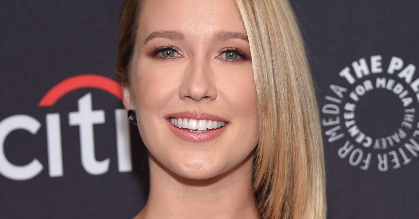 Anna Camp says she contracted COVID-19 after not wearing a mask one time, details her battle – USA TODAY