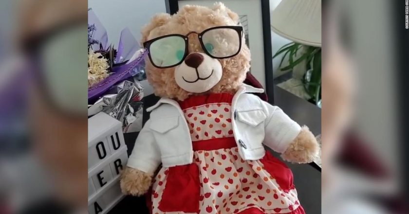 A womans stolen teddy bear contained a recording of her dying mother. Now celebrities are trying to help her get it back. – CNN