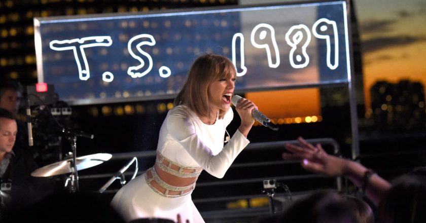 Why Taylor Swifts Folklore Has Fans Talking About 1989 Again – Showbiz Cheat Sheet