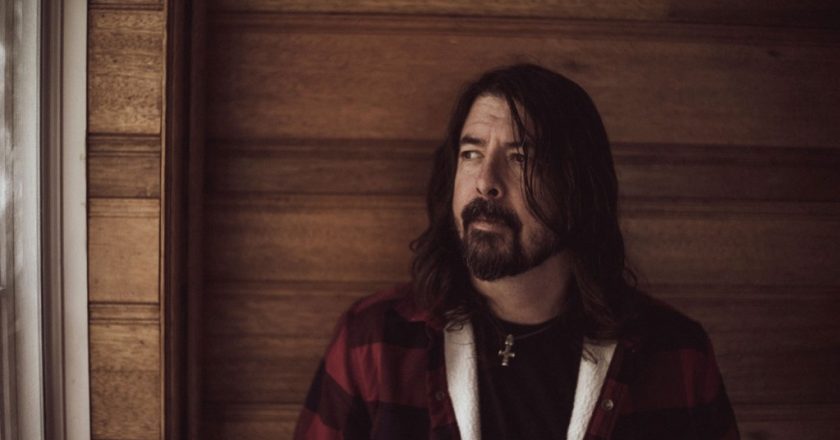 Dave Grohl Reflects on Nirvana Days & Foo Fighters Debut Album on Its 25th Anniversary – Billboard