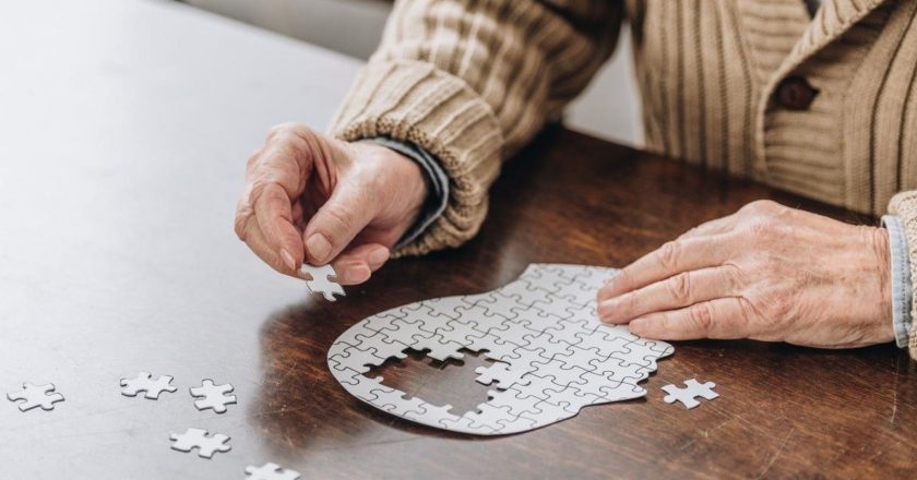 Study: Blood test for Alzheimers detects signs 20 years before memory, thinking falter – USA TODAY