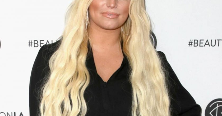 Jessica Simpson Reveals Why She Confronted the Woman Who Abused Her as a Child – E! NEWS