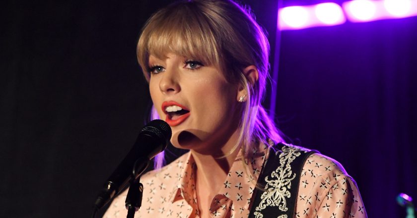 Taylor Swift responds to accusation she copied Folklore logo from Black designer – USA TODAY