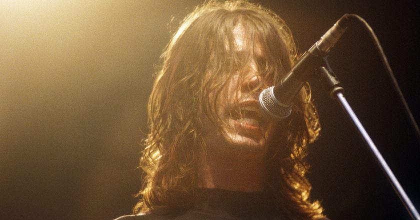 Dave Grohl reflects on making Foo Fighters debut album 25 years on – NME