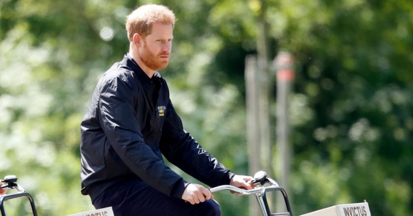 Prince Harry Was Spotted Biking Alone at a Malibu Beach – Yahoo Lifestyle