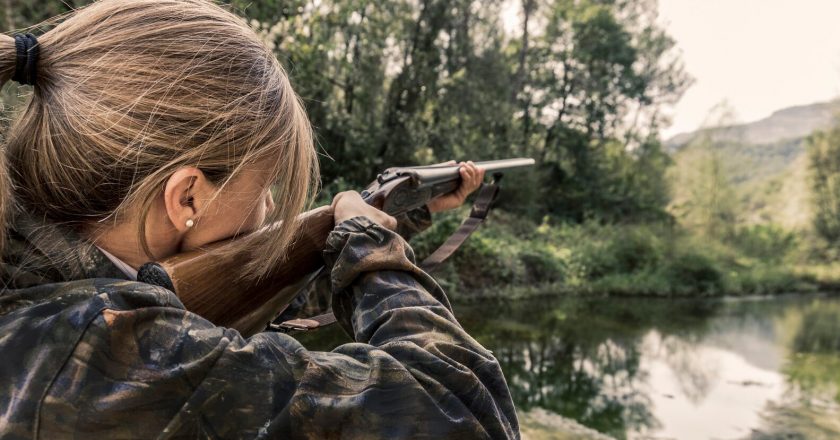 Female hunter receives death threats after modeling for French streaming service specializing in hunting, f… – Fox News