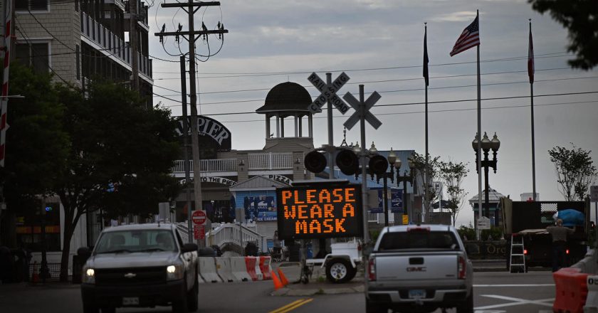 Huge coronavirus outbreak at Maine jail linked to indoor wedding reception – CBS News