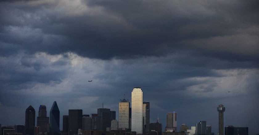 Severe thunderstorm warning issued for Dallas-Fort Worth, serious damage reported after tornado in Tarrant – The Dallas Morning News