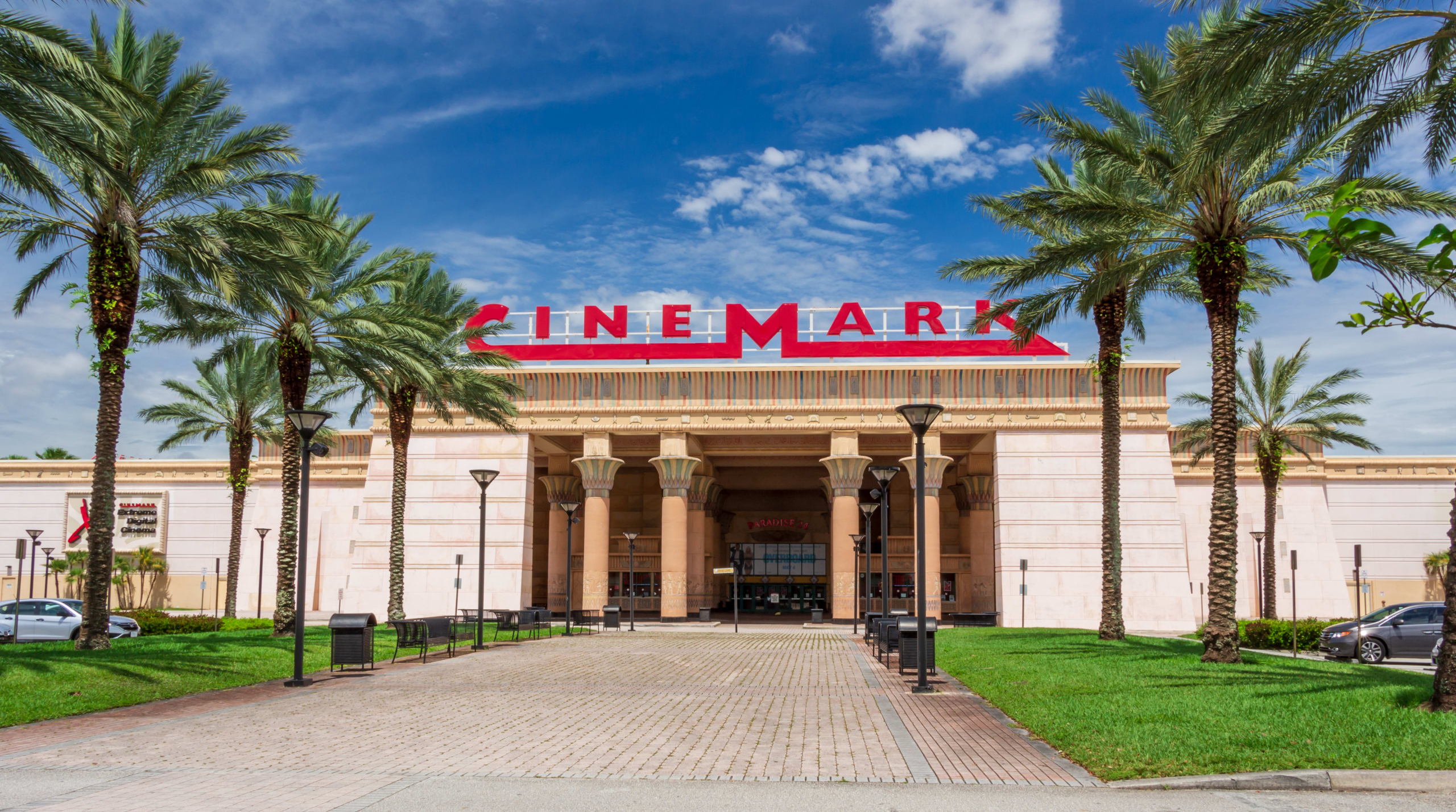 Cinemark and Regal have more theaters than AMC and they dont want to shorten the theatrical window – CNBC