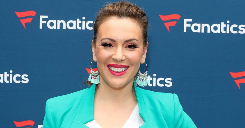 Alyssa Milano tests positive for COVID-19 antibodies after 3 negatives: Everything hurt – USA TODAY