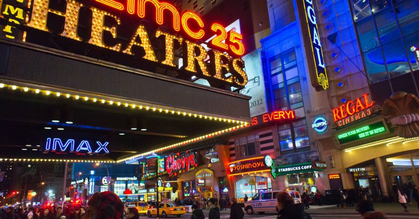 U.S. judge ends decades-old movie theater rules set by Hollywood studios – CNBC