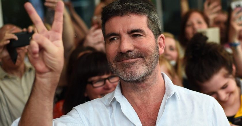 Simon Cowell of Americas Got Talent breaks his back falling off electric bicycle – USA TODAY