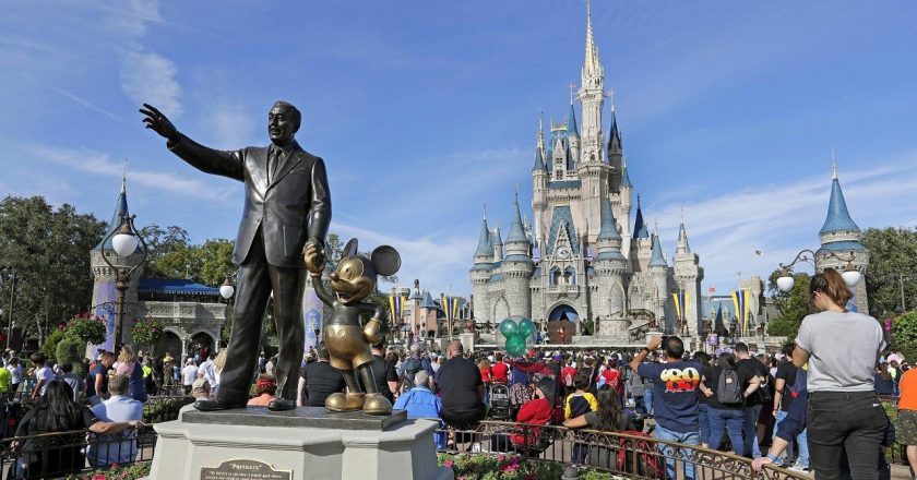 Tax service sends out checks with Mickey Mouse, Walt Disney signatures – Fox Business