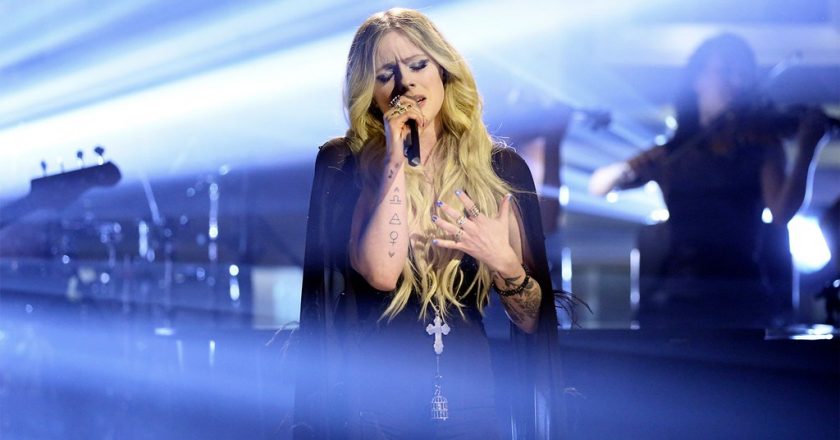 Avril Lavigne Teases Big Announcement for Monday – Billboard