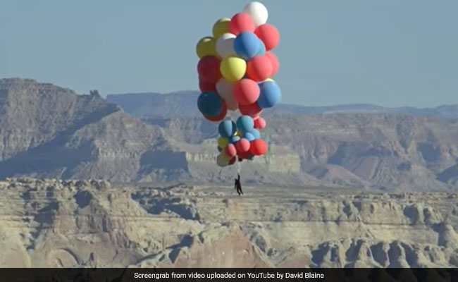 Daredevil David Blaine Flies Into The Sky With 52 Helium Balloons. Watch – NDTV