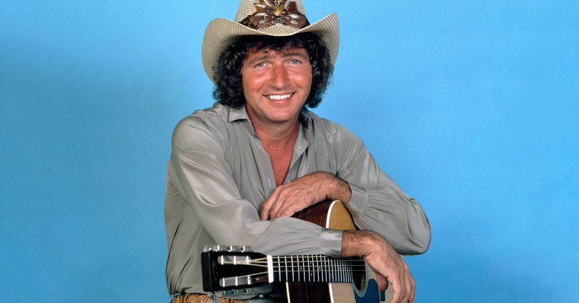 Mac Davis, Country Singer and Elvis Presley Songwriter, Dead at 78 – Rolling Stone