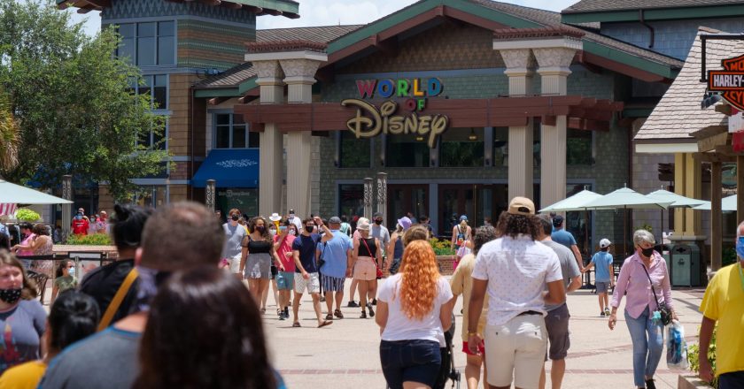 Disney Springs Currently at Capacity Due to Labor Day Weekend Crowds – wdwnt.com