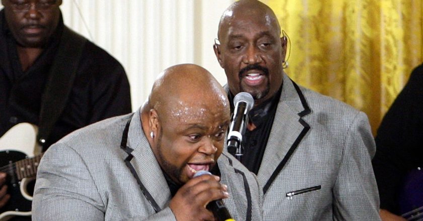 Bruce Williamson, former lead singer of The Temptations, dies at 49 from COVID-19 – USA TODAY