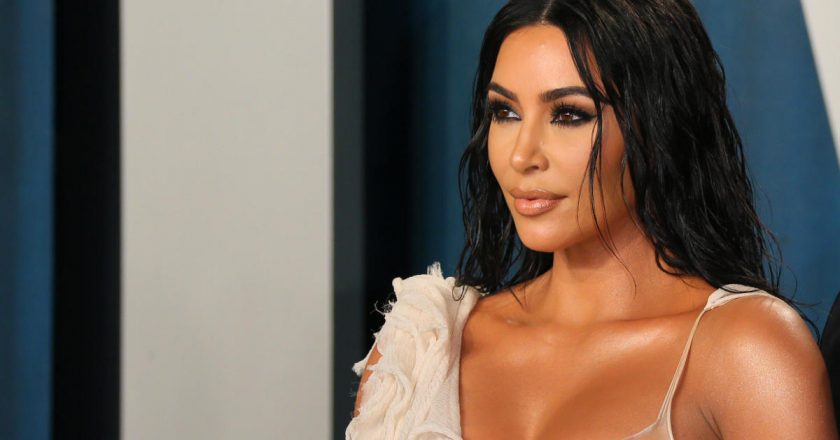 Kim Kardashian West and other celebrities will “freeze” Instagram accounts to protest Facebook – CBS News