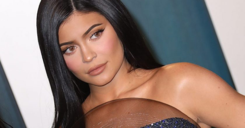 Kylie Jenner Says This Family Member Persuaded Her To Buy Her First Hermès Birkin Bag – Showbiz Cheat Sheet