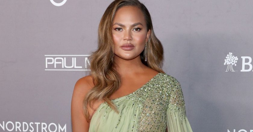 Chrissy Teigen Suffers Miscarriage – Entertainment Tonight