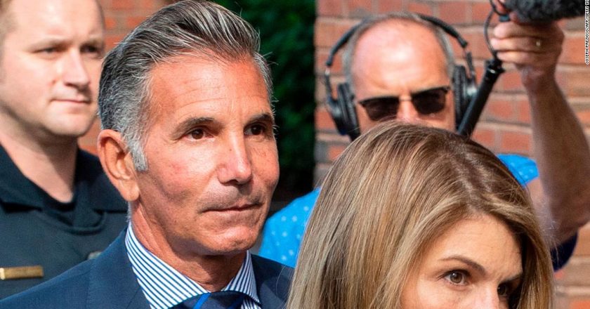 Lori Loughlins husband Mossimo Giannulli reports to prison for five-month sentence for college admissions scandal – CNN