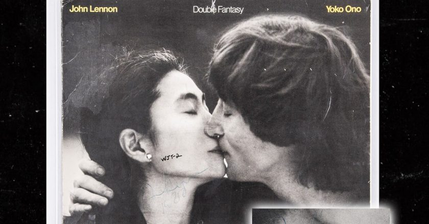 Album John Lennon Signed for Murderer Expected to Get $2 Million at Auction – TMZ