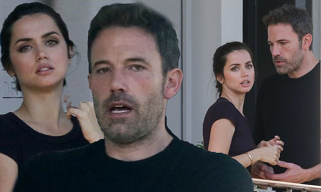 Ben Affleck puts on an animated display while Ana de Armas wears THAT ring to film in New Orleans – Daily Mail