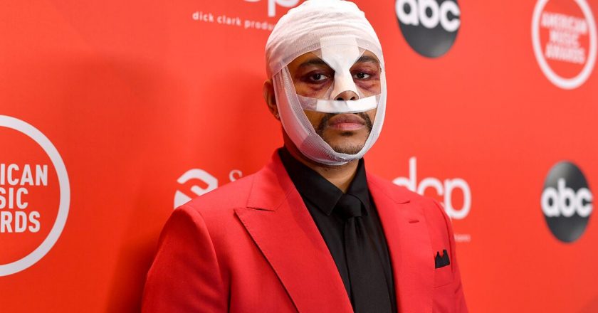 The Weeknd puzzles fans by appearing at the 2020 AMAs with bloodied, bandaged face – Fox News