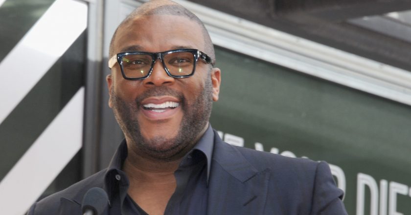 Tyler Perry donates food, gift cards to 5,000 families ahead of Thanksgiving, leading to miles-long lines – Fox News