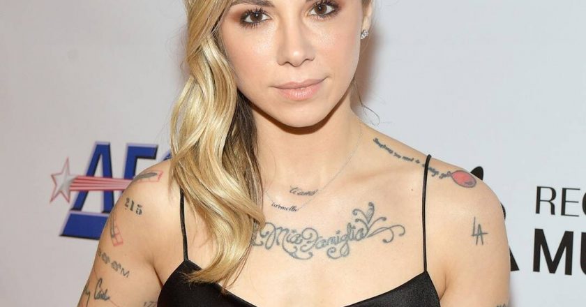 Christina Perri Announces Loss of Baby Girl 2 Weeks After Hospitalization – E! NEWS