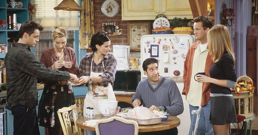 Courteney Cox Recreated an Iconic Friends Thanksgiving Episode This Year – Showbiz Cheat Sheet