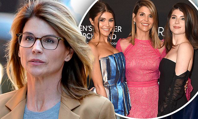 Lori Loughlin has been a wreck during first few days in prison: Shes dreading it – Daily Mail