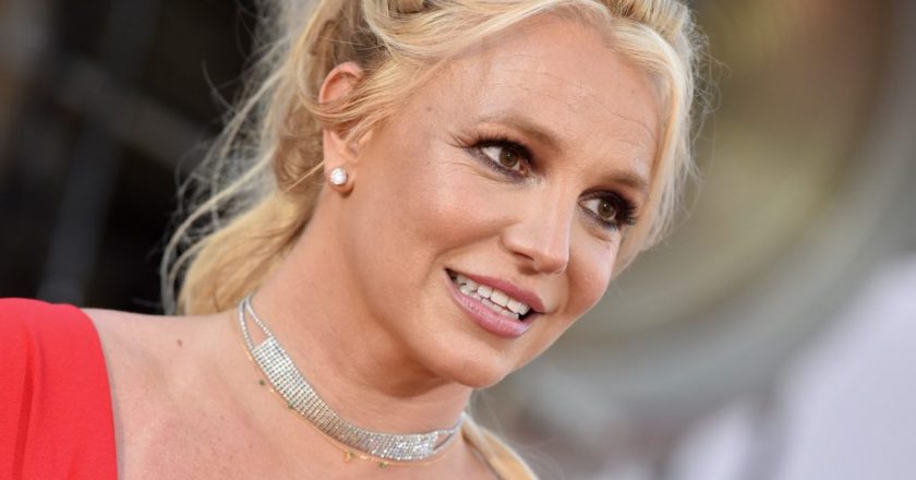 Britney Spears Fans Say Her Eyes and Hands Prove Shes Not Doing Well – Showbiz Cheat Sheet