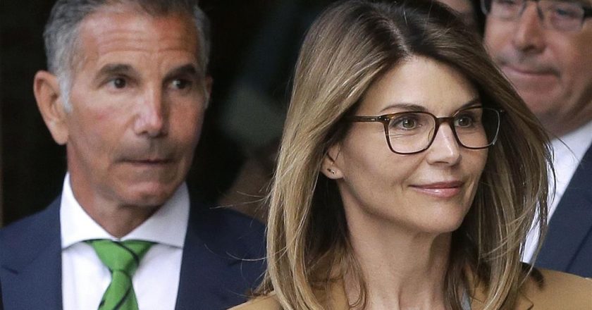 Report That Lori Loughlin Is a Wreck in Prison Is Exaggerated, Source Says – Newser