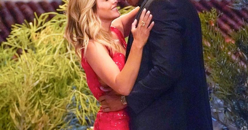 Clare Crawley and Dale Moss Are Engaged! Heres How The Bachelorette Proposal Went Down – E! NEWS