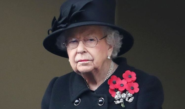 Solemn Queen cuts a lonely figure during BBC broadcast of Remembrance Day visit – Express