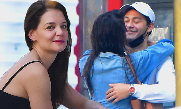 Katie Holmes gets a warm embrace from her rumored beau Emilio Vitolo outside his SoHo restaurant – Daily Mail