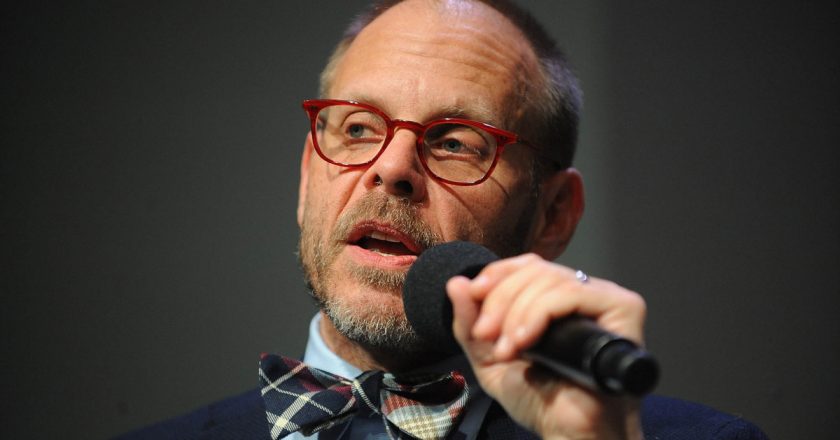 Alton Brown apologizes for poor taste tweet about the Holocaust – New York Post