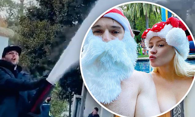 Christina Aguilera rocks busty red bikini as she orders up some fake snow for her poolside Christmas – Daily Mail