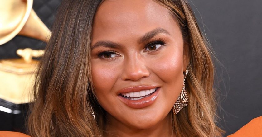 Chrissy Teigen Got Her Nose Pierced And It Went Hilariously Wrong – HuffPost