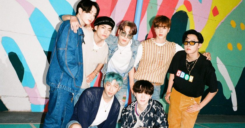 How to Watch BTS, Halsey, Lauv & More on Big Hit Labels 2021 New Years Eve Live – Billboard