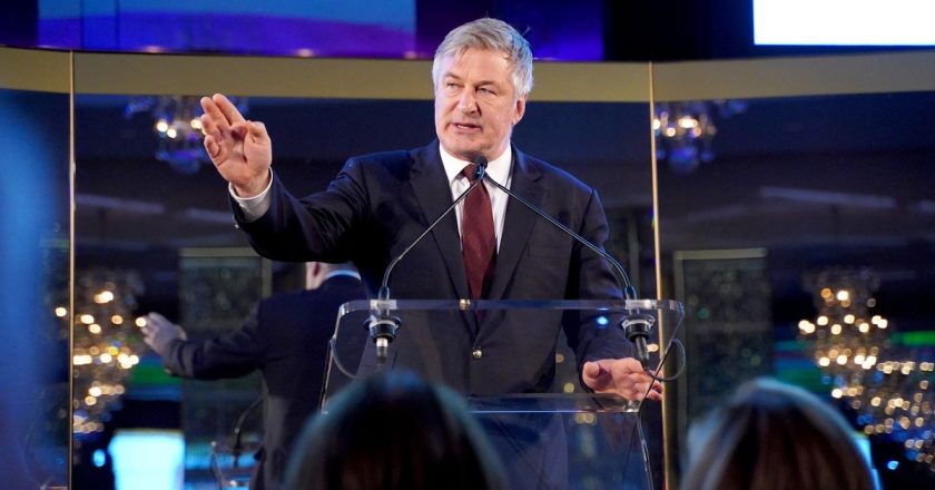 Alec Baldwin Quits Twitter With Party Analogy After Backlash Over Wifes Heritage – HuffPost