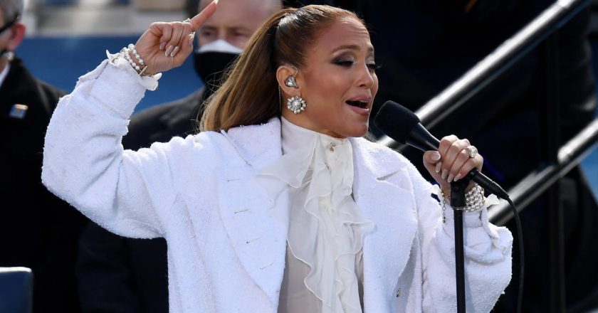 Jennifer Lopez addresses the nation in Spanish during inauguration performance – CBS News