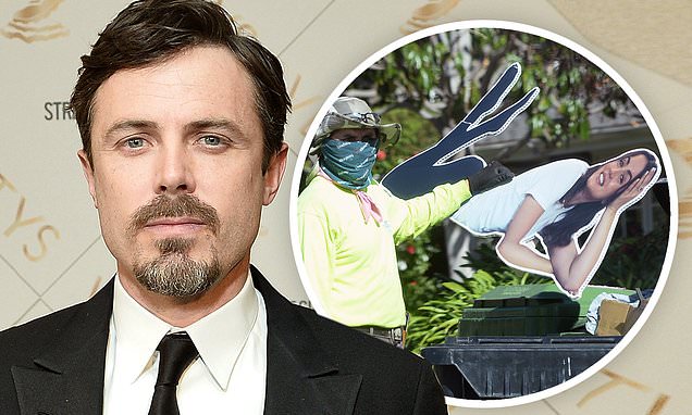 Casey Affleck CONFIRMS he didnt throw out Ana de Armas cutout after her split with his brother Ben – Daily Mail