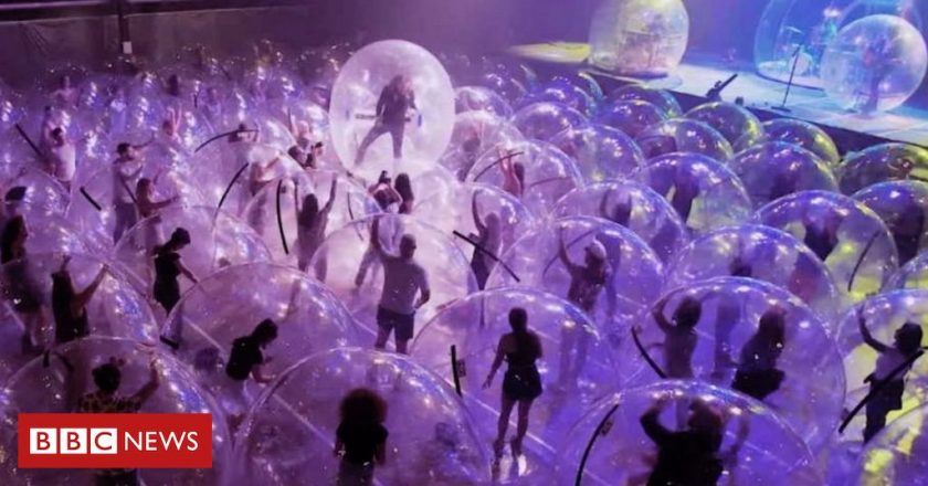 Flaming Lips stage unique space bubble concert in Oklahoma – BBC News